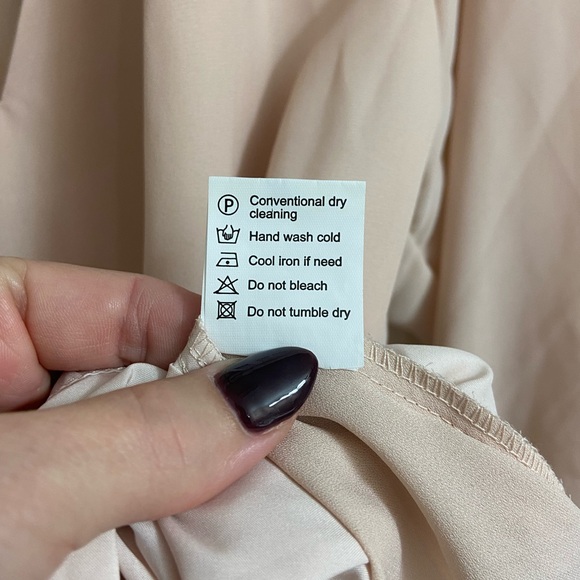 No brand nude colored blouse size M - Picture 5 of 5